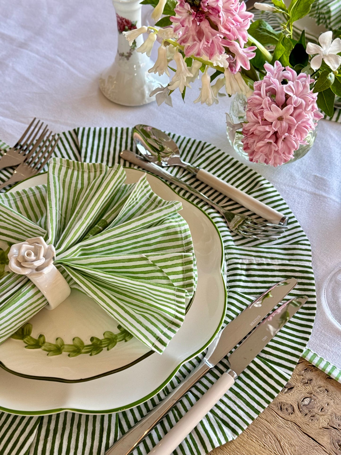 Round Green Placemats with Frill - Set of 4