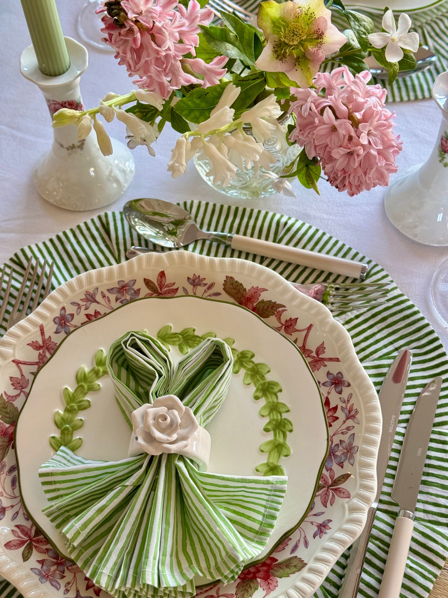 Round Green Placemats with Frill - Set of 4