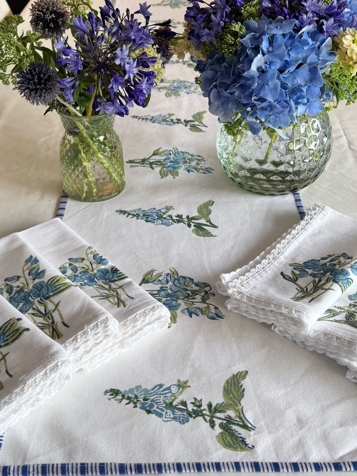 Sweet Pea & Foxglove Table Runner & 6 Napkins