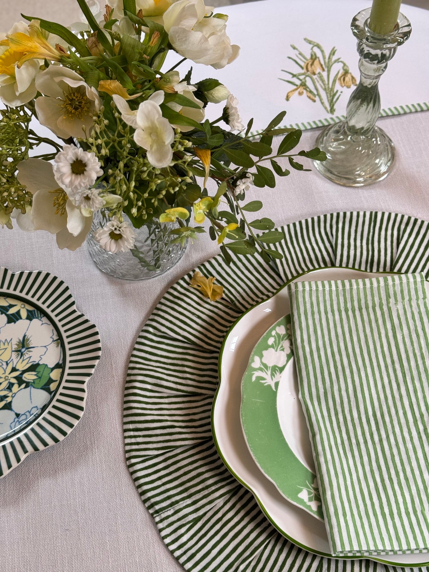 Round Green Placemats with Frill - Set of 4